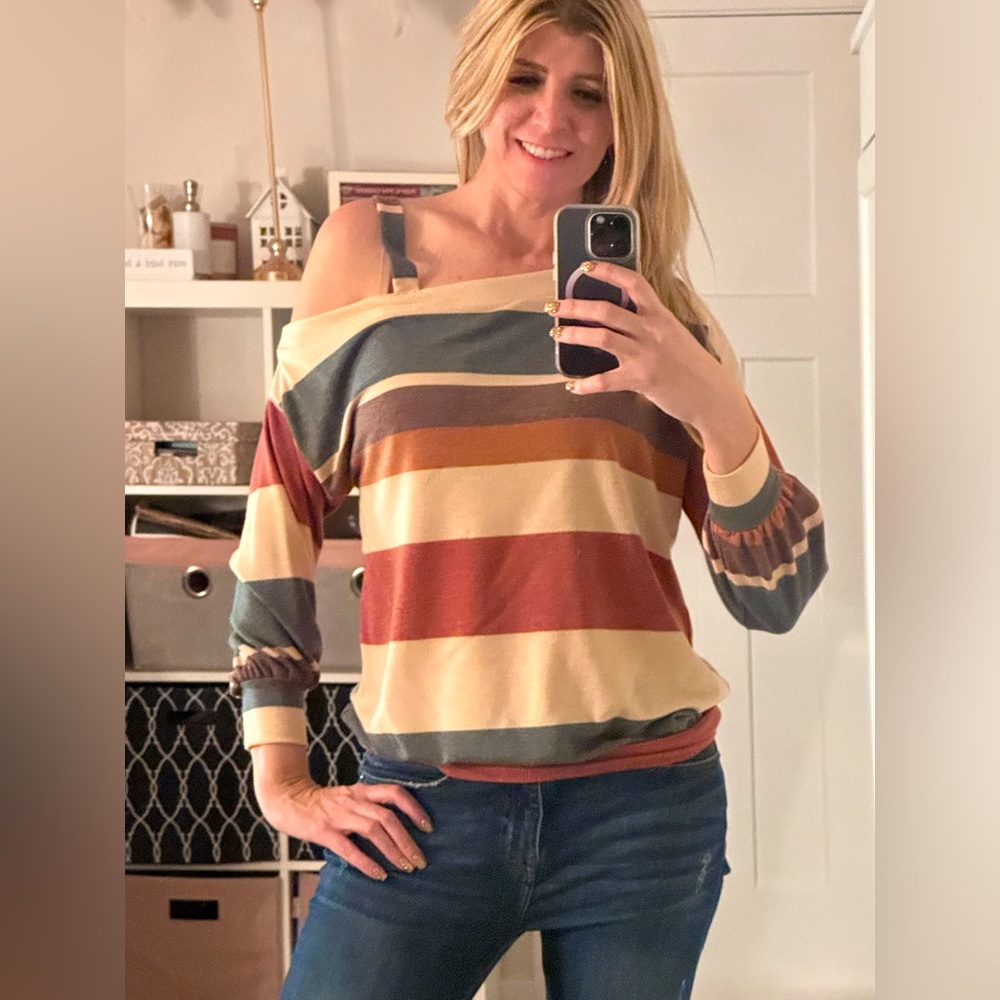 Women’s long sleeve top